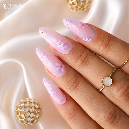 Exemple de nail art avec le vernis semi-permanent Milky Flash de Nails Company, collection Choose Your Mood