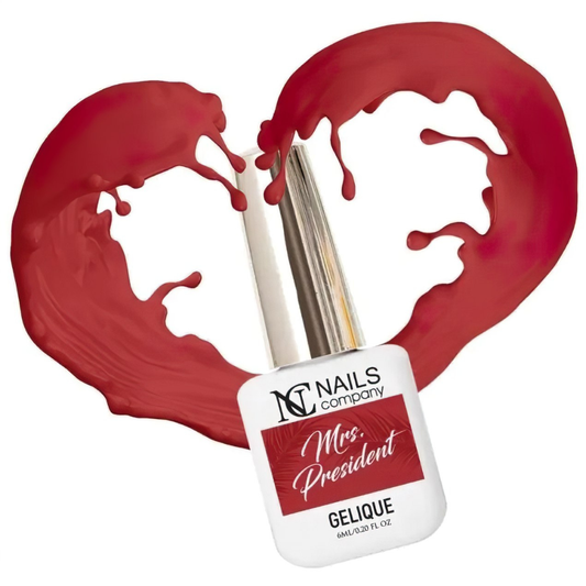 Vernis semi-permanent Mrs. President de Nails Company en flacon, rouge soutenu formant un cœur de matière collection Metropolitan