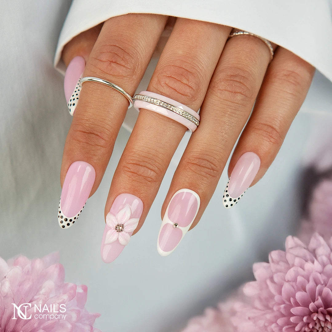Exemple de nail art avec le vernis semi-permanent No Big Deal de Nails Company, collection Maby Baby