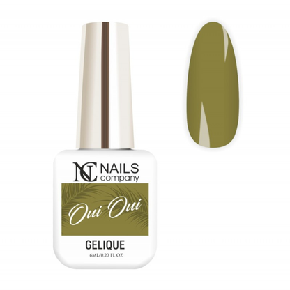 Vernis semi permanent Oui Oui Nails Company vert olive présenté avec tips de démonstration.