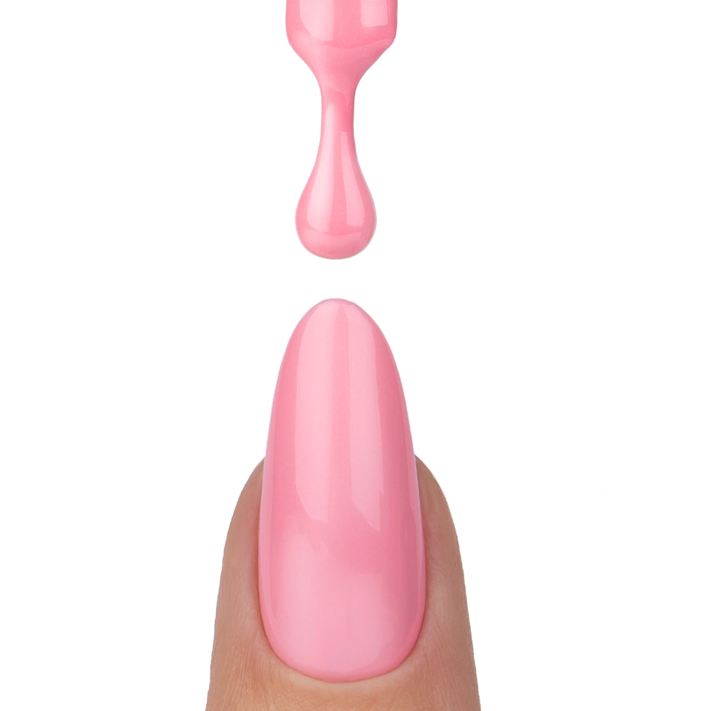 Application du vernis semi permanent Prive Nails Company rose framboise pastel texture crémeuse.