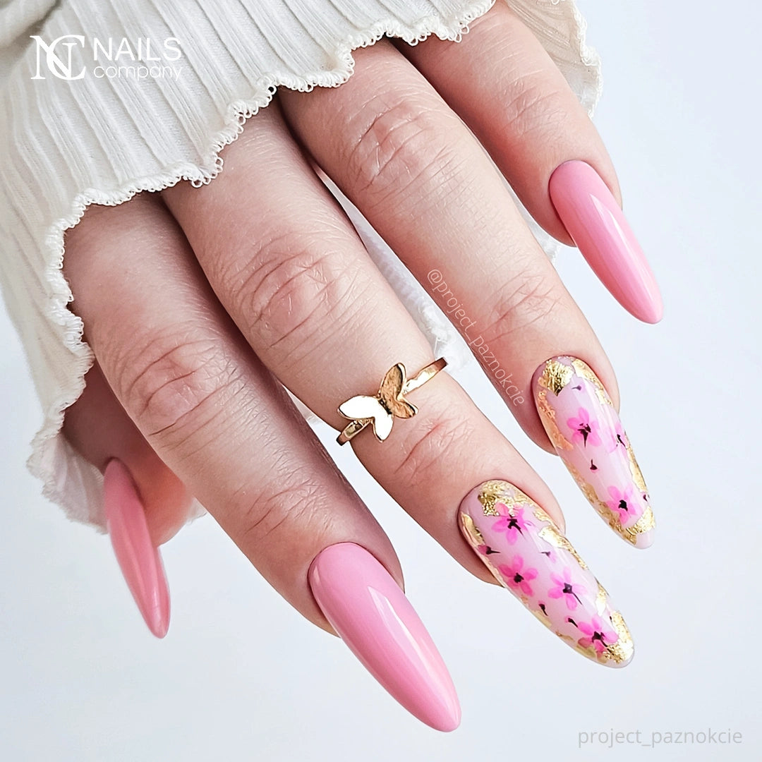 Résultat de manucure avec vernis semi permanent Prive Nails Company rose framboise collection La Petite.