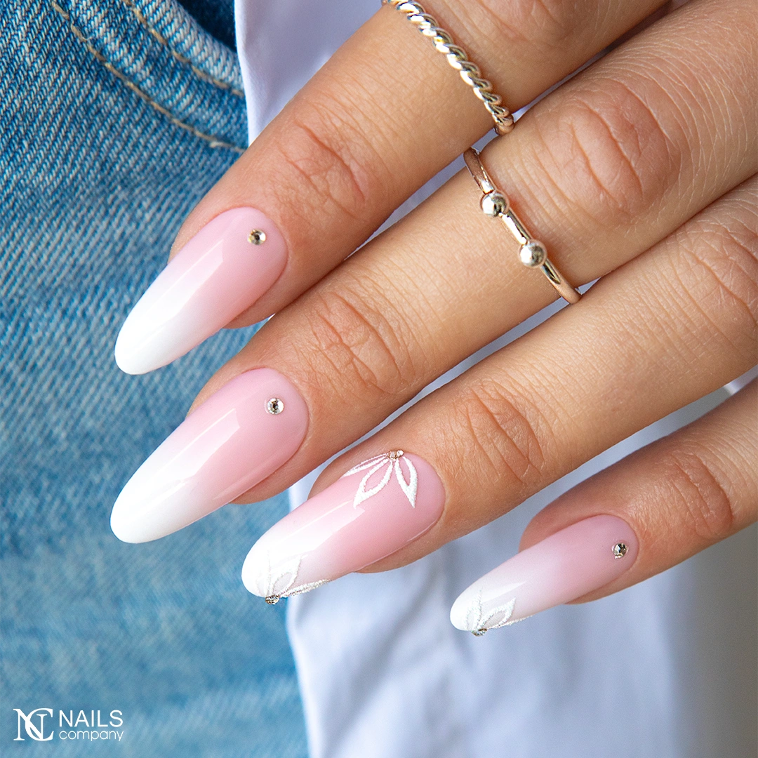 Exemple de nail art avec le vernis semi-permanent Rose Day de Nails Company, collection Choose Your Mood