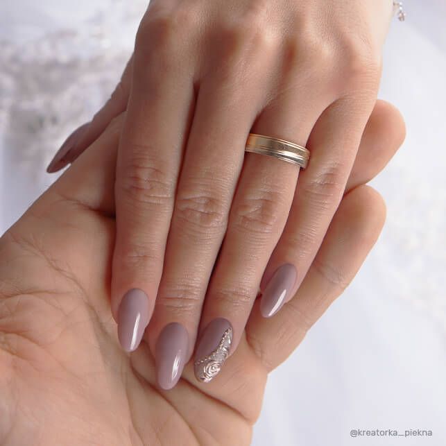 Exemple de nail art avec le vernis semi-permanent Secret Lovers de Nails Company, collection Romance Wedding