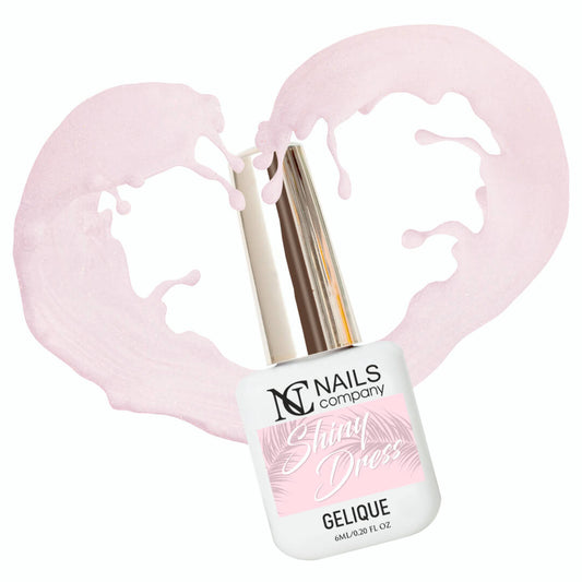 Flacon de vernis semi-permanent Shiny Dress de Nails Company, collection Boho Vibes, entouré d’un cœur de vernis rose
