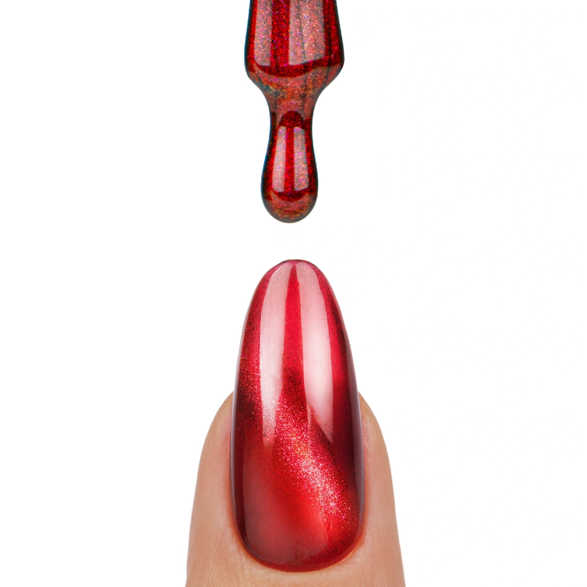 Pinceau avec vernis semi-permanent Signal Spam de Nails Company, rouge orangé cat eye montrant l’effet magnétique