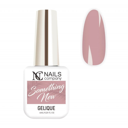 Flacon de vernis semi-permanent Something New de Nails Company, collection Romance Wedding, accompagné de tips