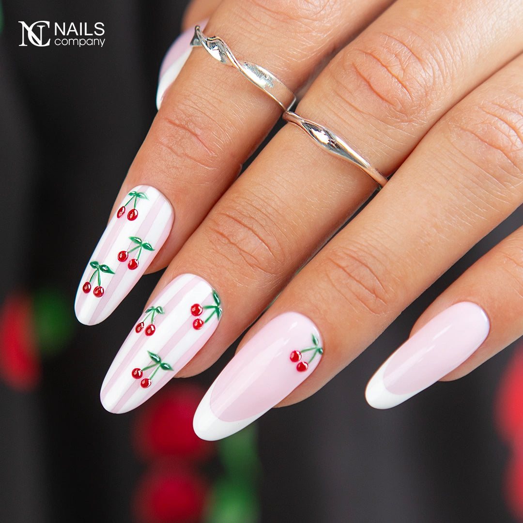 Exemple de nail art avec le vernis semi-permanent Stay Close de Nails Company, collection Maby Baby