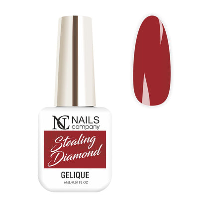 Flacon de vernis semi-permanent Stealing Diamond de Nails Company, collection Royal Loyal, accompagné de tips