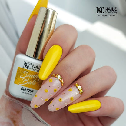 Nail art réalisé avec le vernis semi permanent Sunny Bali Nails Company jaune pastel néon.