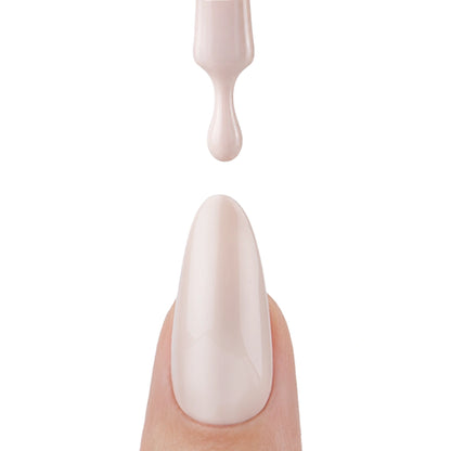 Ongle avec une goutte de vernis semi-permanent That Girl de Nails Company, collection Maby Baby