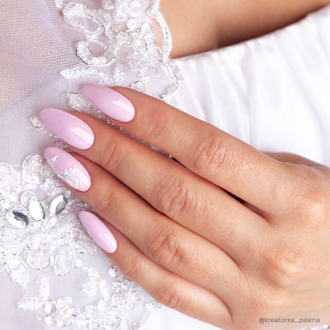 Exemple de nail art avec le vernis semi-permanent Will You Marry Me de Nails Company, collection Romance Wedding